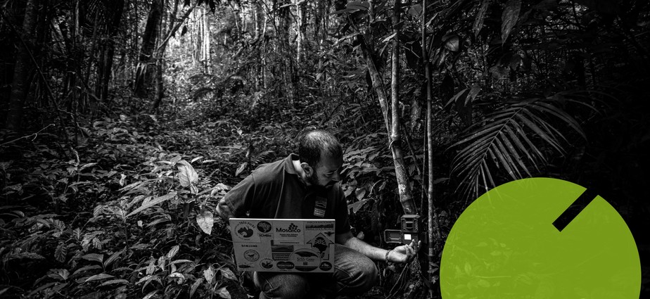 O pesquisador Ricardo Mello monitora onças-pardas no Parque Natural Municipal Montanhas de Teresópolis
