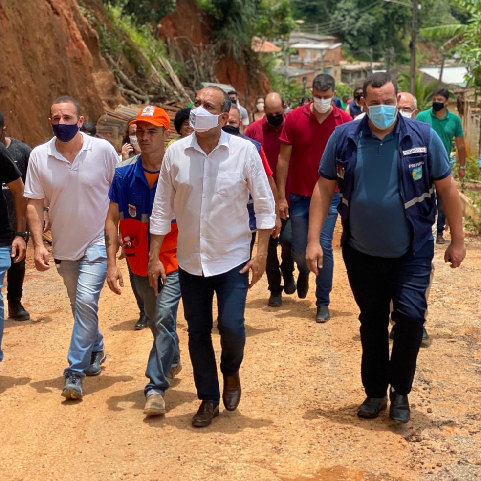 Em Trajano de Moraes foi realizada uma vistoria dos prejuízos causados pelas chuvas — Foto: Divulgação: Comunicação Social secretário de estado de Infraestrutura e Obras.