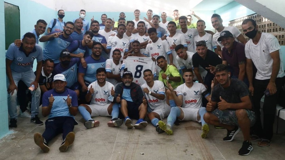 Mesmo sem jogo, atletas e membros da comisso tcnica da Perilima vibraram com a classificao  Foto: Ramon Smith / Perilima