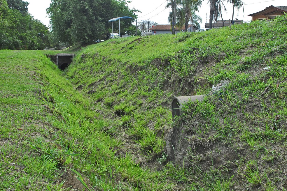 Canaliza&ccedil;&atilde;o na Avenida Francisco de Souza, no bairro Vila Rezende &mdash; Foto: Justino Lucente/Prefeitura de Piracicaba