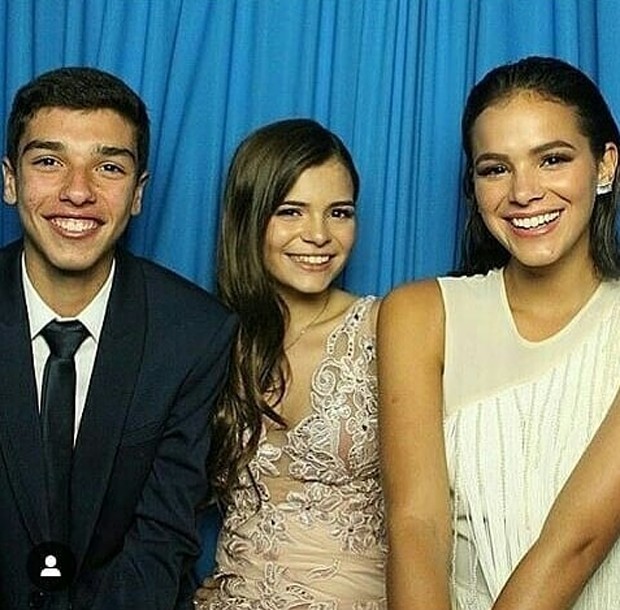 Lucas Amorim, Luana Marquezine e Bruna Marquezine no aniversário de 15 anos da jovem (Foto: Reprodução Instagram)