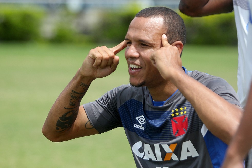 Luis Fabiano durante treino do Vasco: atacante vai se encontrar com diretoria (Foto: Paulo Fernandes/Vasco.com.br)