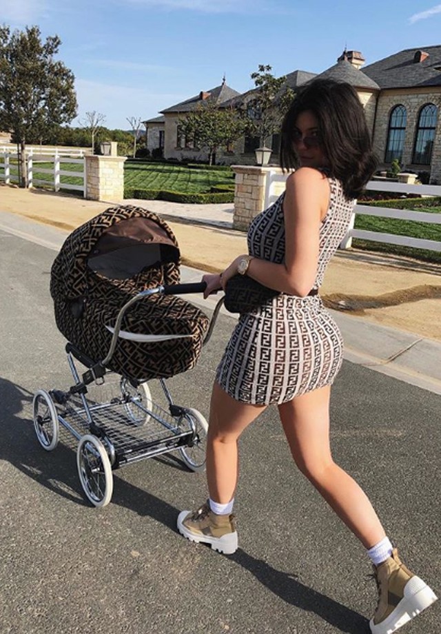 Kylie Jenner e a filha Stormi (Foto: Reprodução/Instagram)