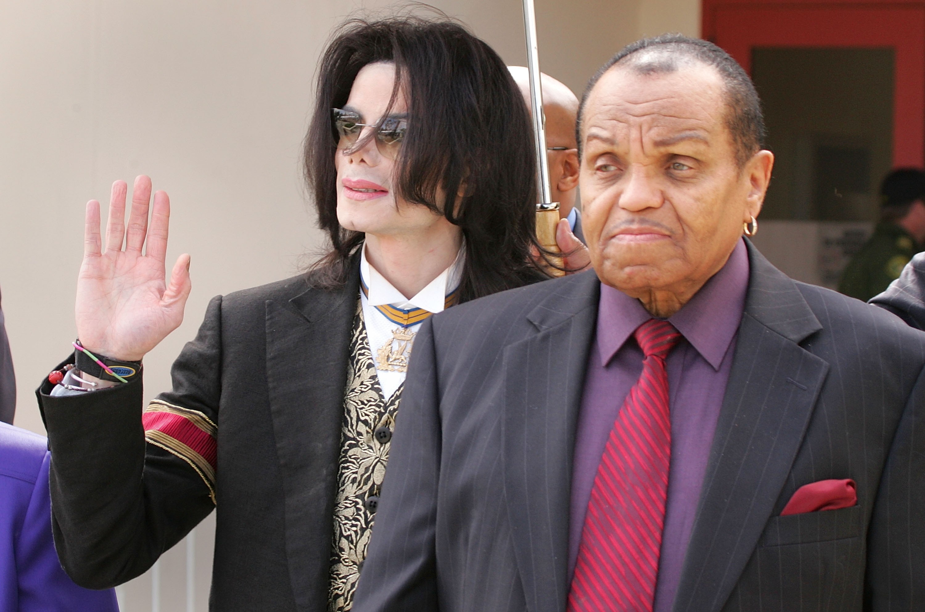 O cantor Michael Jackson com o pai, o empresário Joe Jackson (Foto: Getty Images)