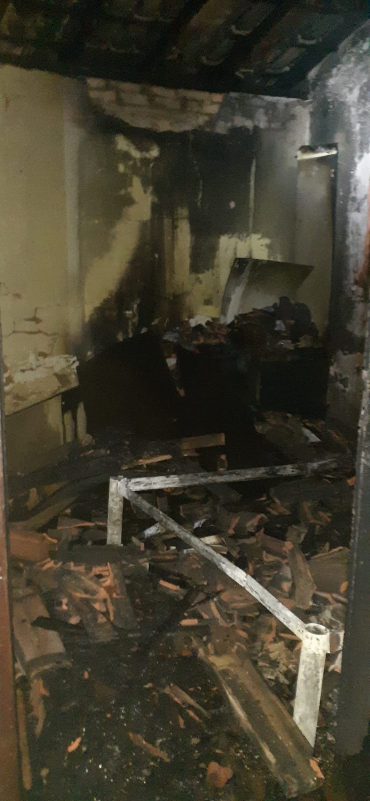 Incêndio atinge casa no Bairro Alice Maia, em Montes Claros
