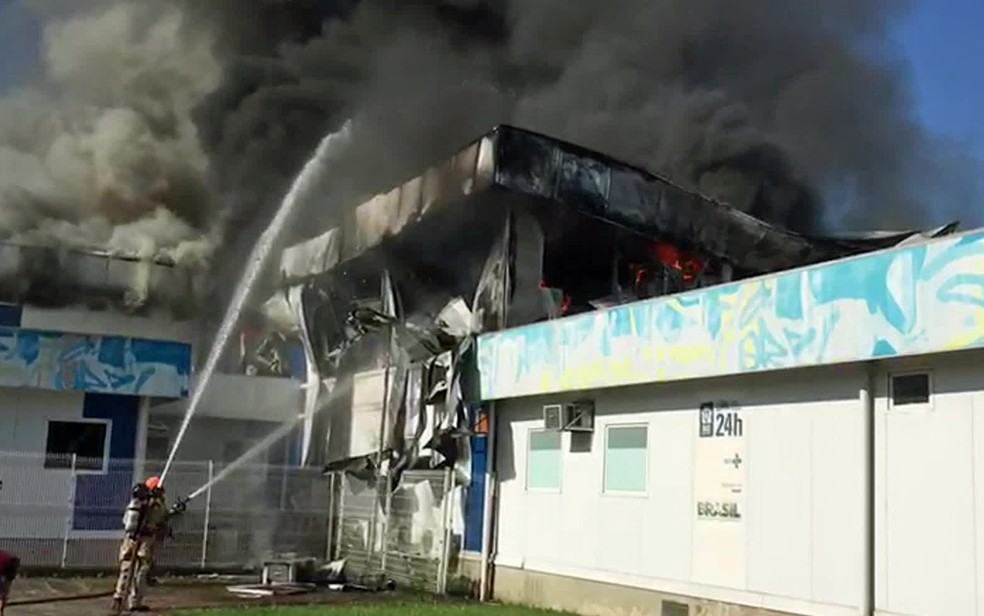 Fogo atinge Hospital Lourenço Jorge, na Barra da Tijuca, Zona Oeste do Rio — Foto: GloboNews