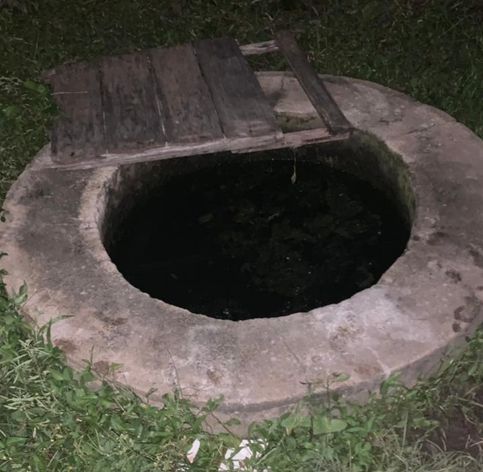 Poço onde a criança caiu — Foto: Divulgação /GAV