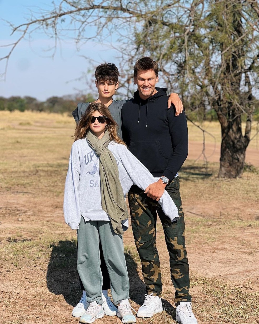Tom Brady com o filho mais velho, Jack, e Vivian Lake — Foto: Reprodução/Instagram