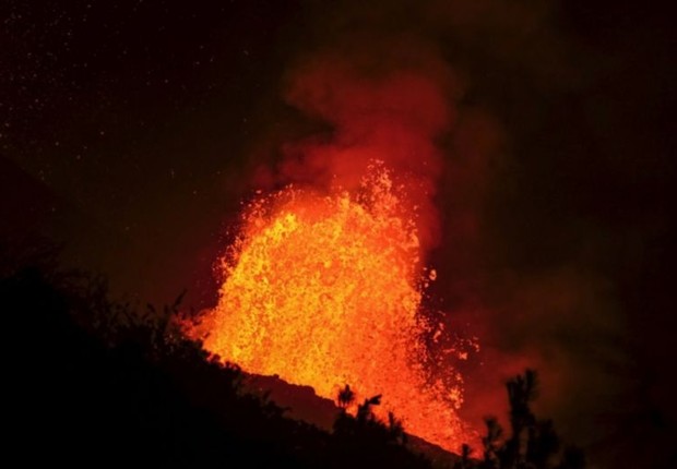 A erupção em La Palma foi do tipo estromboliano (erupções medianamente explosivas) (Foto: EPA via BBC)
