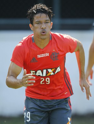 Atlético-GO monitora Nixon e aguarda o aval do Flamengo por empréstimo