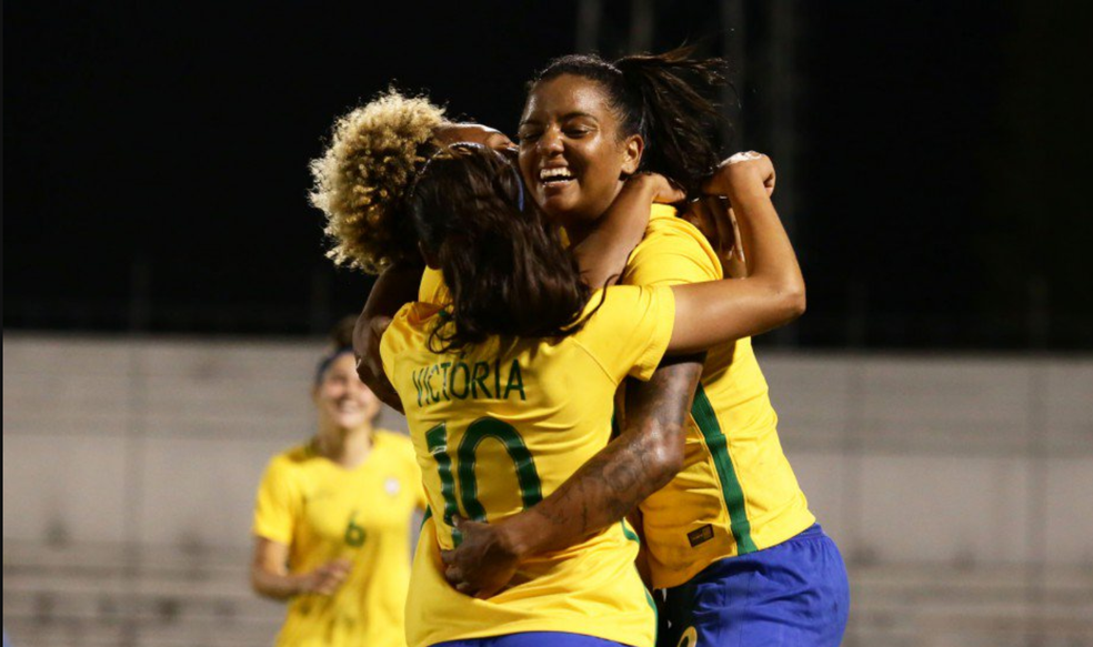 Geyse comemora gol diante do Paraguai (Foto: Fernanda Coimbra/CBF)