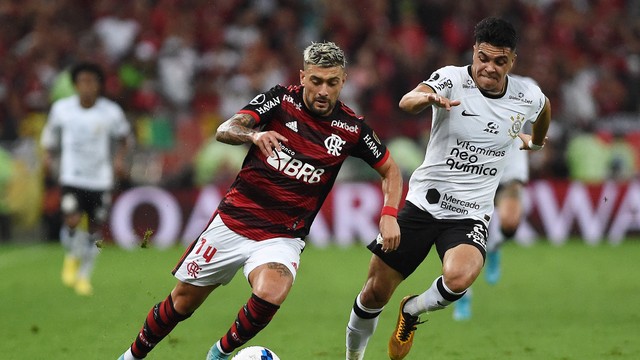 Arrascaeta leva o Flamengo ao ataque, marcado por Roni
