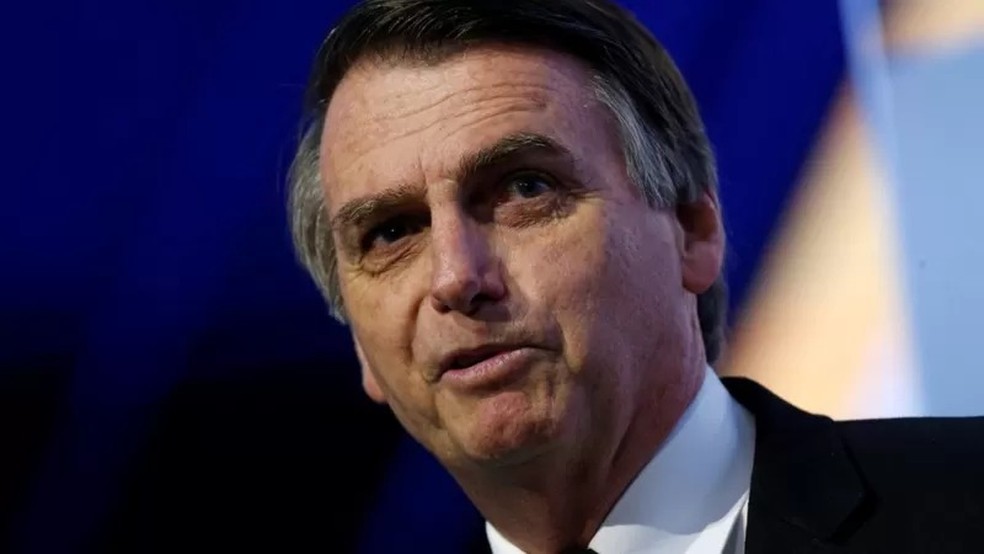 Ex-mandatário vai acumular duas aposentadorias, terá direito a benefícios vitalícios, como servidores e veículos oficiais com motoristas, e deve receber salário do PL, do qual será presidente de honra — Foto: REUTERS via BBc