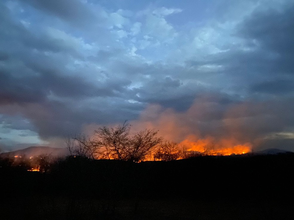 Incêndio em serras na divisa entre Piauí e Ceará — Foto: Divulgação/Corpo de Bombeiros