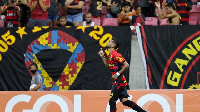 Gustavo, meia do Sport, comemora gol contra o Flamengo