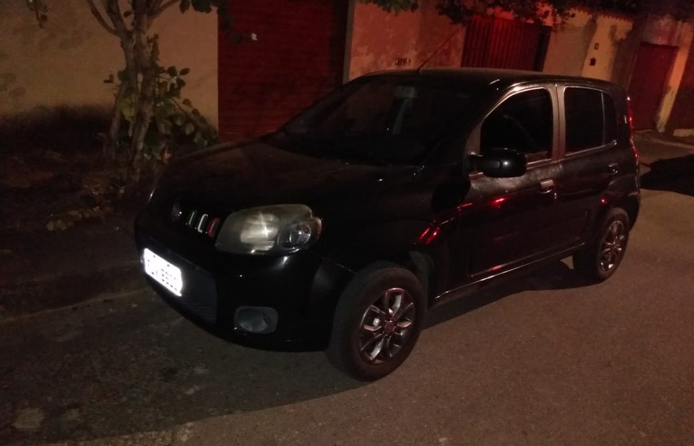 Homem é preso suspeito de usar arma falsa para roubar carro em Belo Horizonte — Foto: Reprodução/Redes Sociais