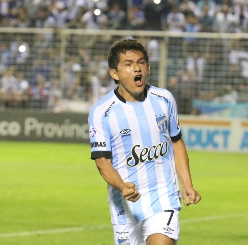 "La Pulga" Rodrigues marcou os três gols do Tucumán sobre o Tigre — Foto: Reprodução/Atlético Tucumán