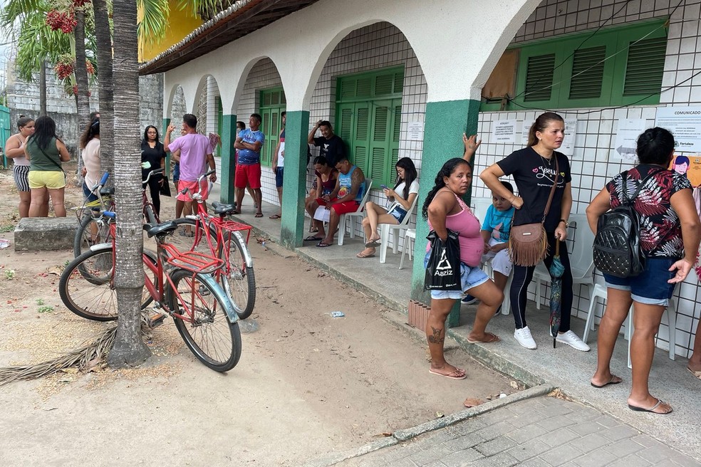 Penúltimo dia para atualização do CadÚnico gera fila nas unidades do Cras em Fortaleza — Foto: Paulo Cardoso/TV Verdes Mares