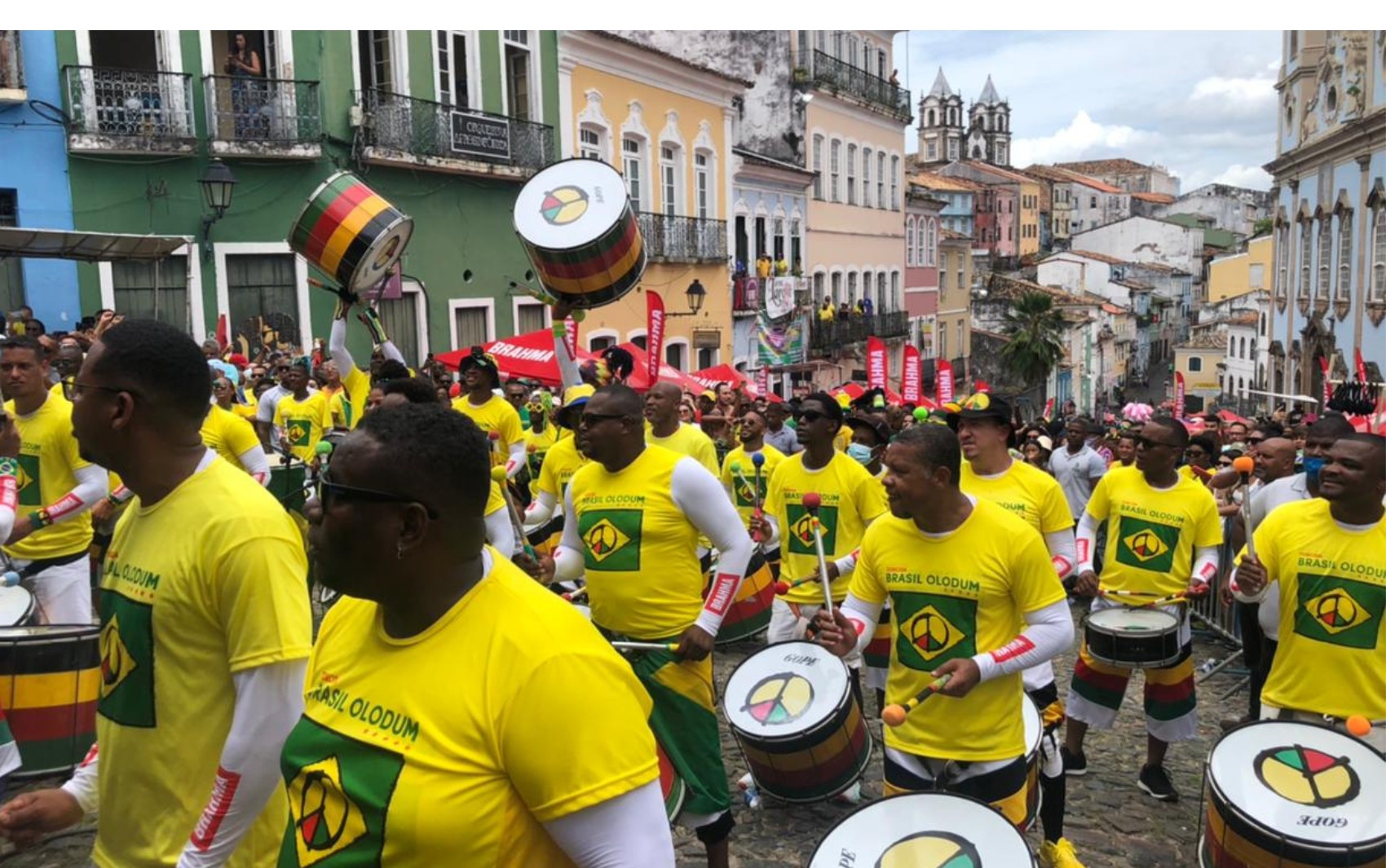 FOTOS: transmissão de jogo do Brasil atrai multidão no Pelourinho, em Salvador
