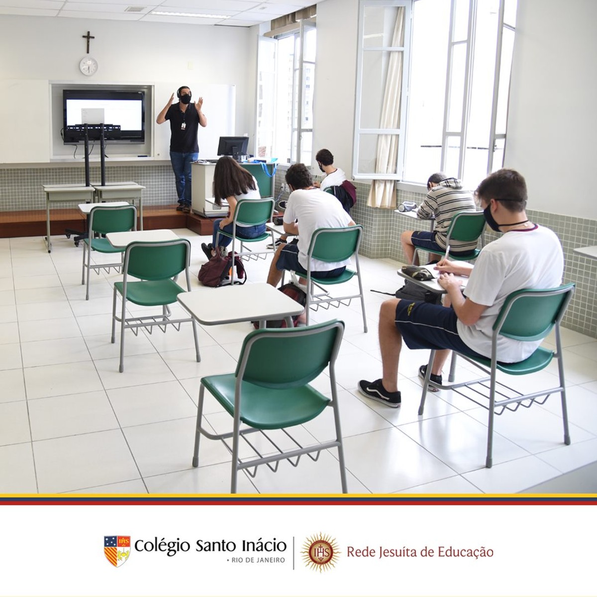 Aluno do Colégio Santo Inácio no Rio apresenta sintomas de Covid e aulas presenciais da turma