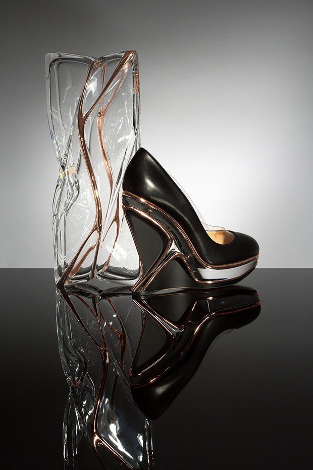 Charlotte Olympia lança sapato e clutch com design de Zaha Hadid (Foto: Divulgação)