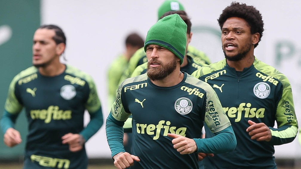 Lucas Lima responde jornalista sobre comparação a Alexandre Pato