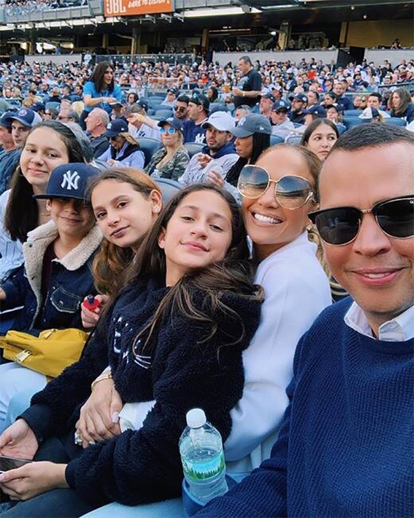 Jennifer Lopez e Alex Rodriguez com os filhos (Foto: Instagram)