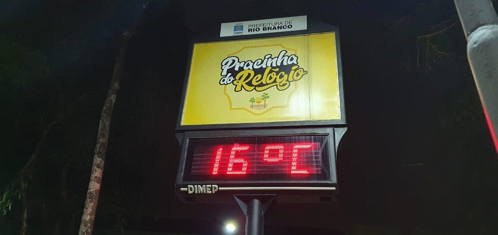 No início da noite termômetro em Rio Branco marcava 16°C — Foto: Andryo Amaral/Rede Amazônica