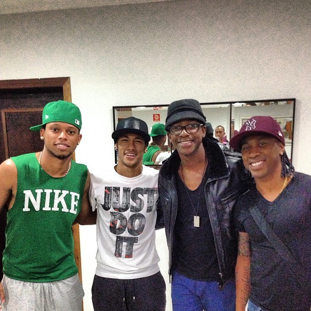 Neymar, André, Arouca e o sambista Mumuzinho (Foto: reprodução / Instagram)