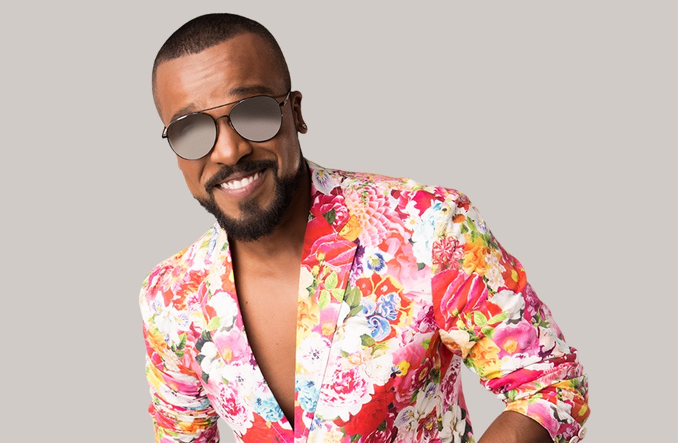 Alexandre Pires apresenta "O Baile do Nêgo Véio", uma animada mistura de ritmos que traz os maiores sucessos da década de 90 — Foto: Divulgação