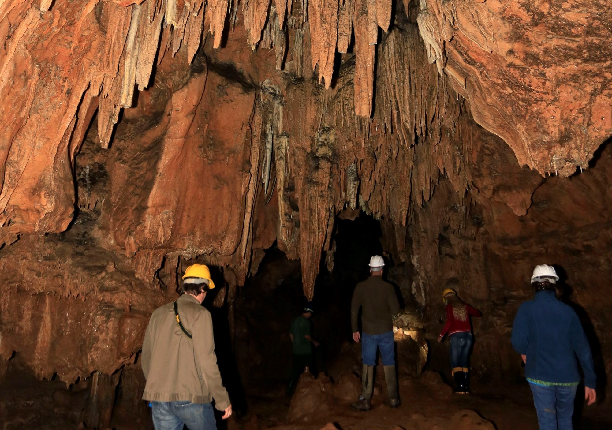 Bolsonaro assina decreto que permite empreendimento em área de cavernas 