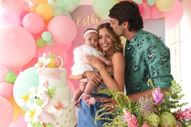 Carol Dias e Kaká comemoram 4 meses de Esther (Foto: Reprodução/Instagram)