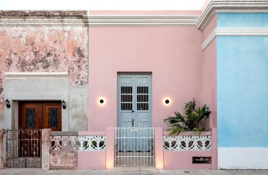 Casa no México tem apenas 4,5 m de fachada, mas surpreende por dentro