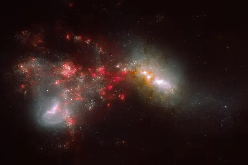 Telescópio James Webb flagrou duas galáxias colidindo  (Foto: NASA/ESA/CSA/STScI./R. Colombari)