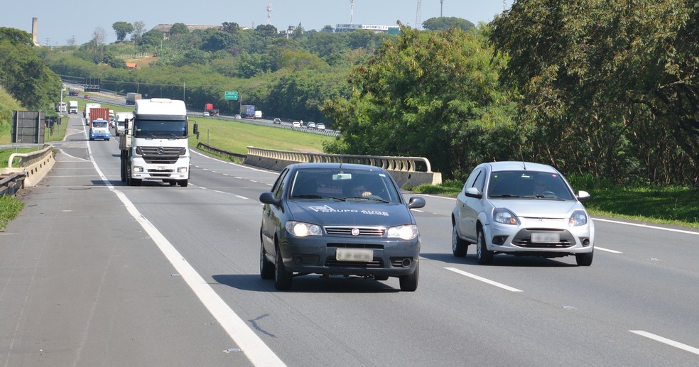 Veja dicas para economizar combustÃ­vel ao rodar em rodovias (Foto: Fernando Evans/G1)