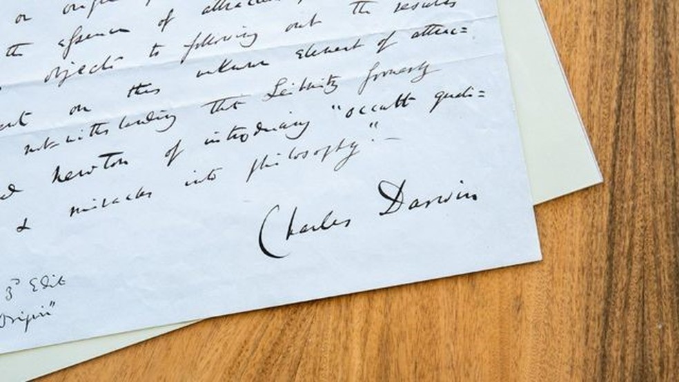 Era incomum para Darwin usar sua assinatura completa em documentos — Foto: SOTHEBY´S via BBC