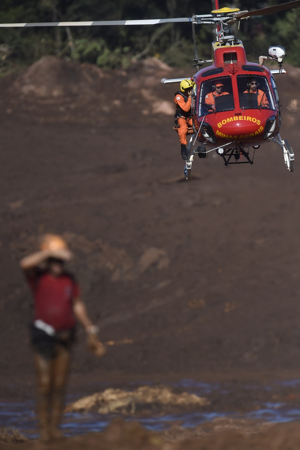 Buscas por vítimas ao rompimento de barragem continuam em Brumadinho (MG) — Foto: Douglas Magno/AFP