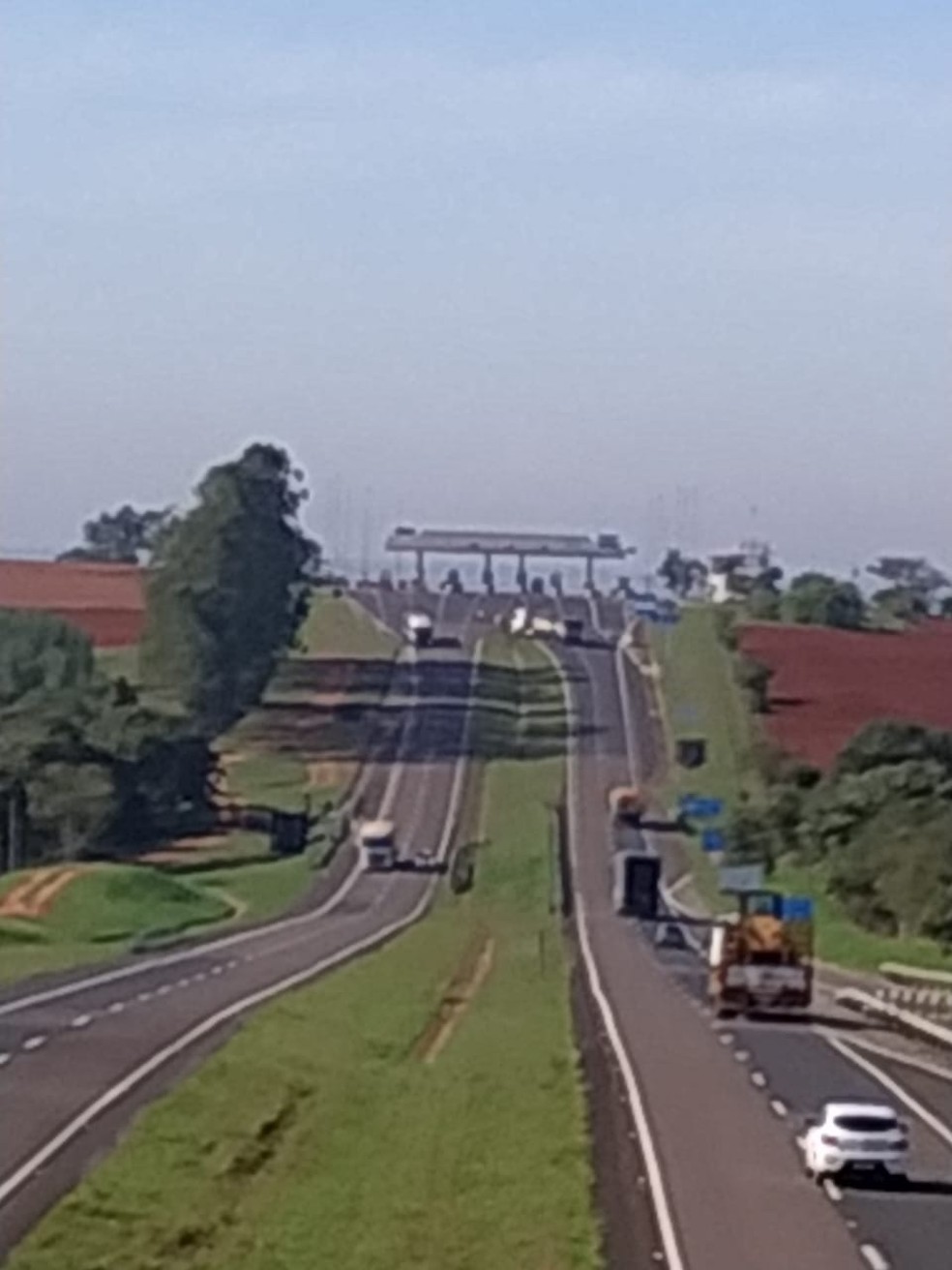 Retorno provisório foi montado antes do pedágio de Regente Feijó na SP-270 — Foto: Polícia Militar Rodoviária