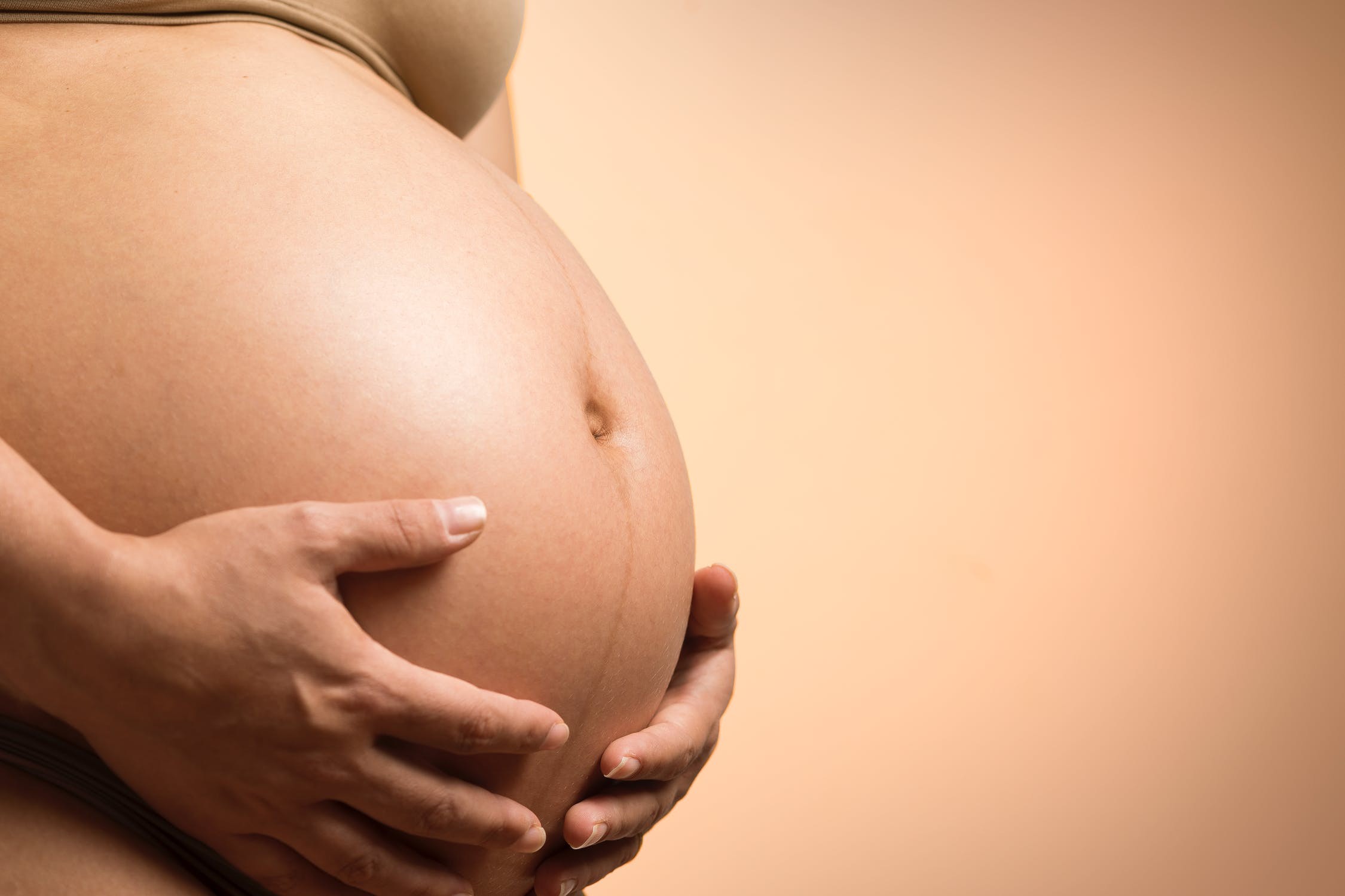 Barriga de mulher grávida. (Foto: Pexels)