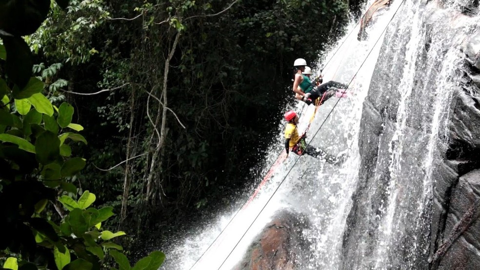 Cachoeira Véu da Noiva, em Bonito — Foto: Jornalismo de Viagem/YouTube/Reprodução