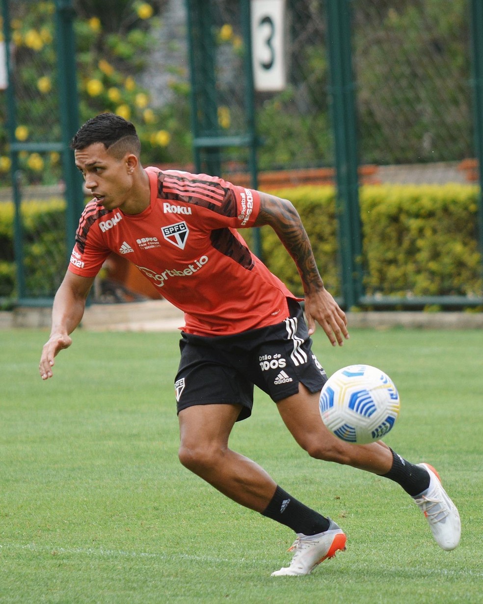 Igor Vinicius durante treinamento do São Paulo nesta terça-feira — Foto: Erico Leonan / saopaulofc
