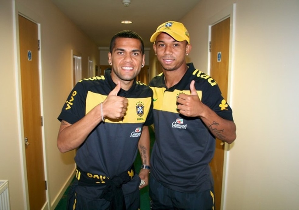 Daniel Alves e Mariano jÃ¡ jogaram juntos na seleÃ§Ã£o brasileira â Foto: Rafael Ribeiro/CBF