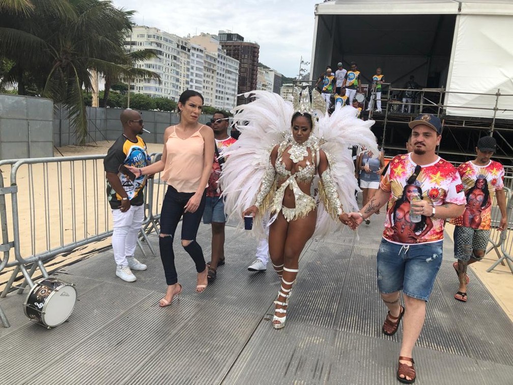 Ariane Regina do Espírito Santo é uma das finalistas no concurso que vai eleger a Rainha do carnaval do Rio — Foto: Carlos Brito / G1