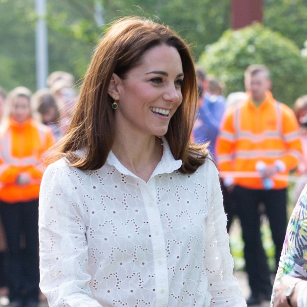 Mandatory Credit: Photo by Mark Thomas/Shutterstock (10241660l)Catherine Duchess of Cambridge visits The Chelsea Flower Show. She visited the 'Back to Nature'' garden which she helped to design which has a treehouse and a swing.RHS Chelsea Flower Show (Foto: Mark Thomas/Shutterstock)