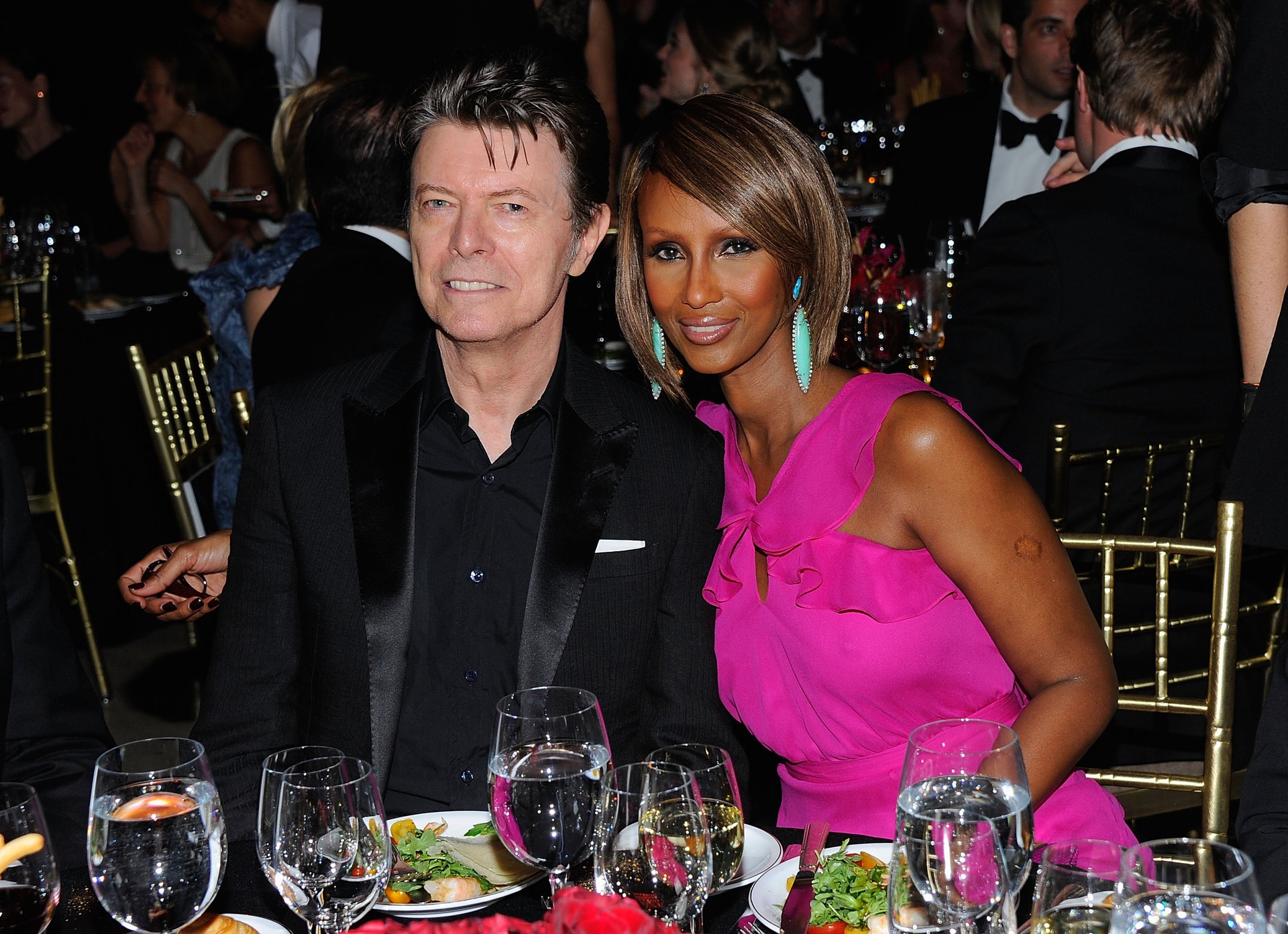 O ícone do pop, Bowie, casou-se com a modelo somali Iman, e tem uma filha com ela. Os dois ganharam reconhecimento mundial pela música de David e a linha de cosméticos da esposa. (Foto: Getty Images)