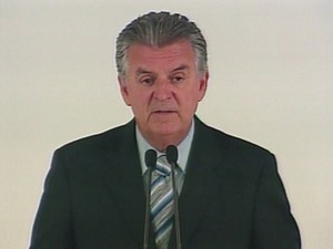 Ex-ministro Walfrido dos Mares Guia deixou de responde pelos crime do &#39;valerioduto tucano&#39;. (Foto: Reprodução/TV Globo)