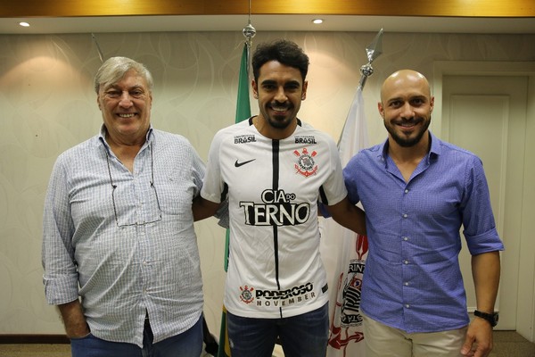 Corinthians anuncia a contratação do atacante Júnior Dutra por dois anos