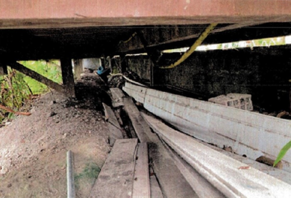 Laudo técnico aponta risco de deslizamento em construção irregular próxima à borda das falésias — Foto: MPF