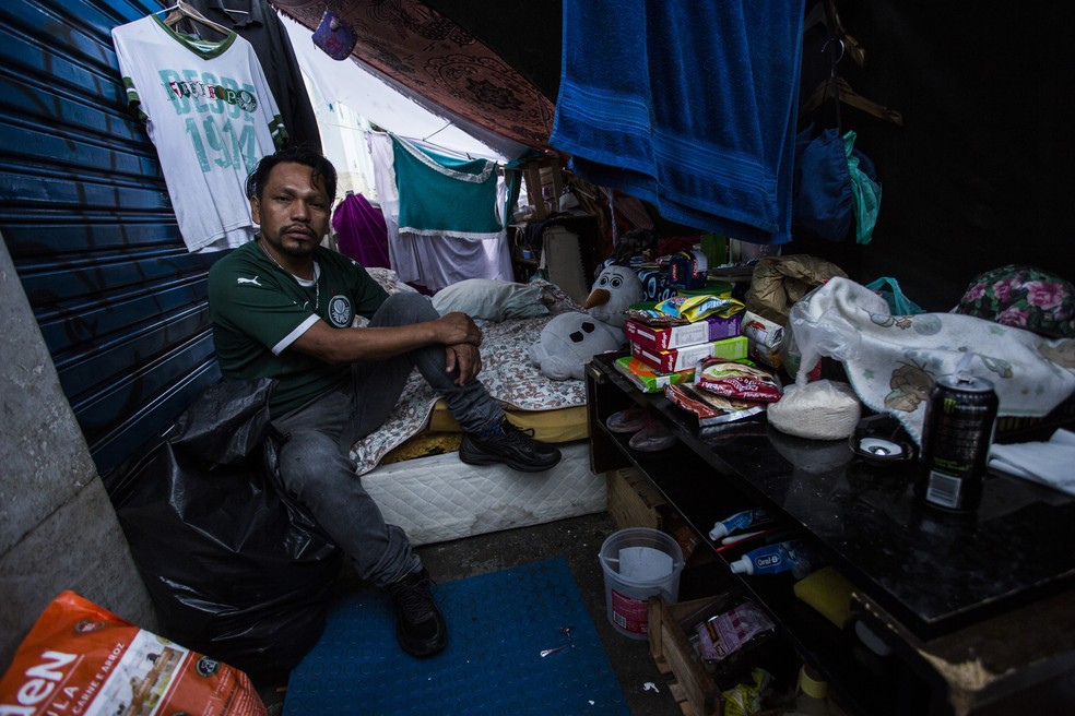 Eliel Salles da Conceição, 39 anos, vive há dois anos na rua — Foto: Maria Isabel Oliveira