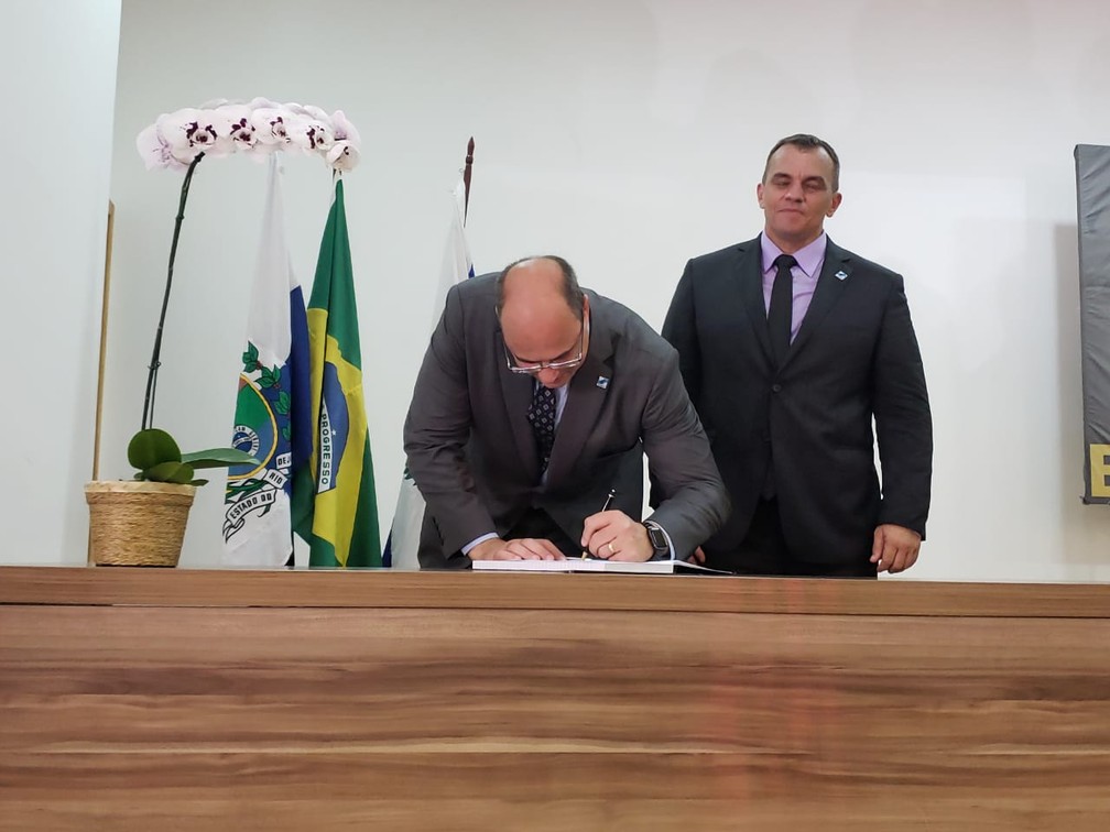Witzel assina a posse do secretÃ¡rio Marcus VinÃ­cius Braga como SecretÃ¡rio de PolÃ­cia Civil â Foto: NicolÃ¡s Satriano/G1